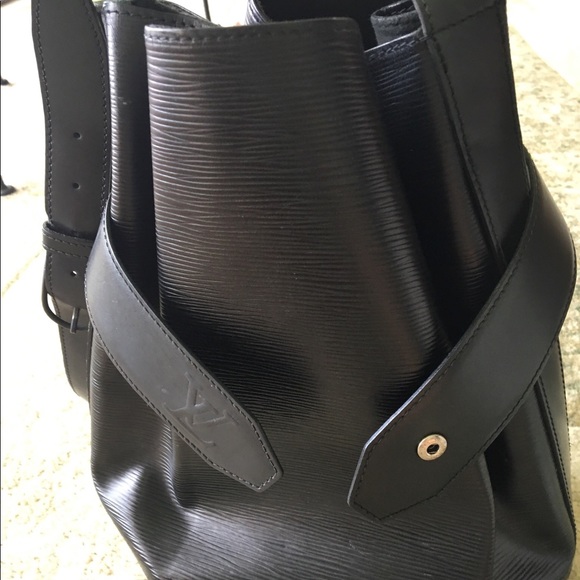 Authentic Louis Vuitton Black Epi Bag - Picture 2 of 12